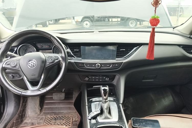 Used Buick Regal 2017 20T Luxury Model Center Console