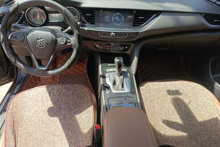 Used Buick Regal 2017 20T Elite Edition Center Console