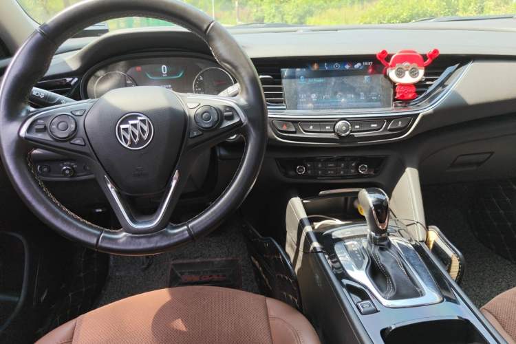 Used Buick Regal 2017 28T Luxury Edition Center Console