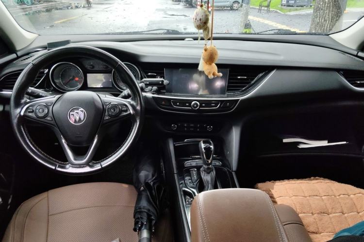 Used Buick Regal 2017 20T Elite Edition Center Console