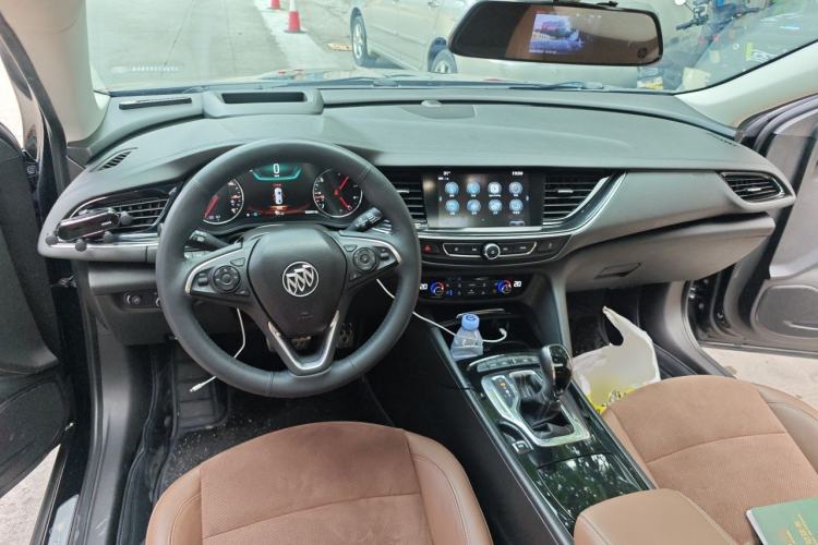 Used Buick Regal 2017 28T Prestige Model Center Console