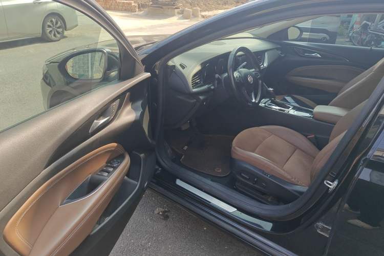 Used Buick Regal 2017 28T Luxury Edition Driver Seat