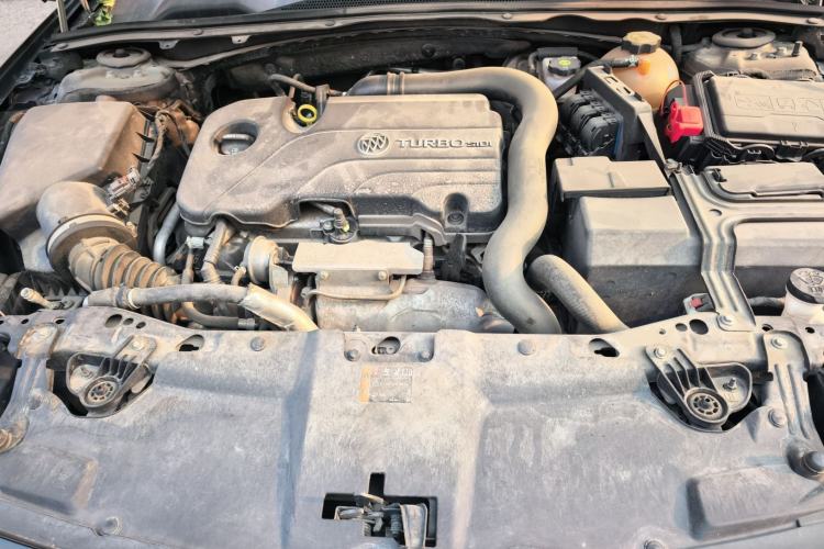 Used Buick Regal 2017 20T Elite Edition Engine Bay