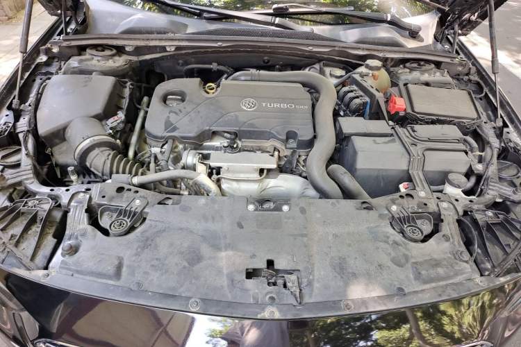Used Buick Regal 2017 20T Elite Edition Engine Bay