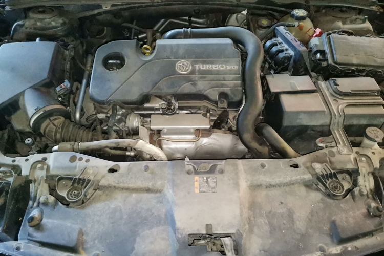 Used Buick Regal 2017 20T Elite Edition Engine Bay