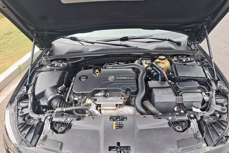 Used Buick Regal 2017 20T Elite Edition Engine Bay