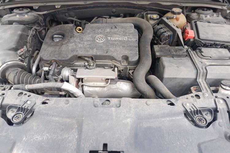 Used Buick Regal 2017 20T Elite Edition Engine Bay