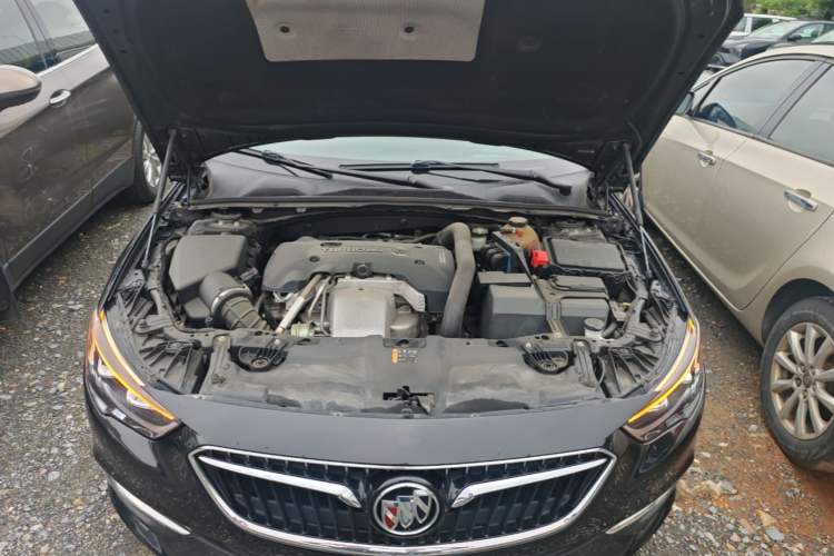 Used Buick Regal 2017 28T Luxury Edition Engine Bay