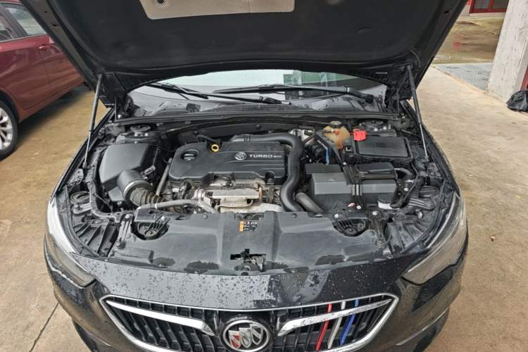 Used Buick Regal 2017 20T Elite Edition Engine Bay