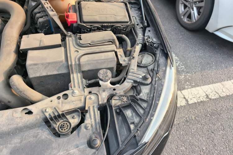 Used Buick Regal 2017 20T Elite Edition Engine Bay Left