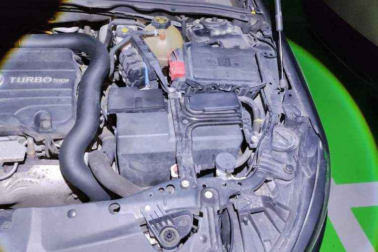 Used Buick Regal 2017 20T Elite Edition Engine Bay Left