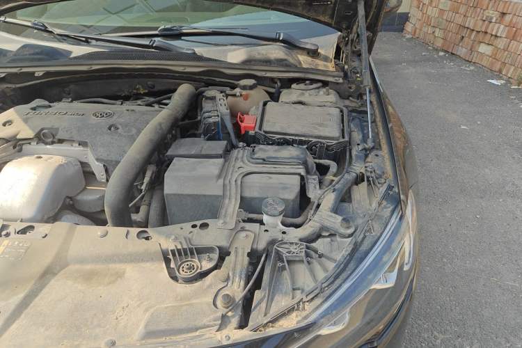 Used Buick Regal 2017 28T Luxury Edition Engine Bay Left