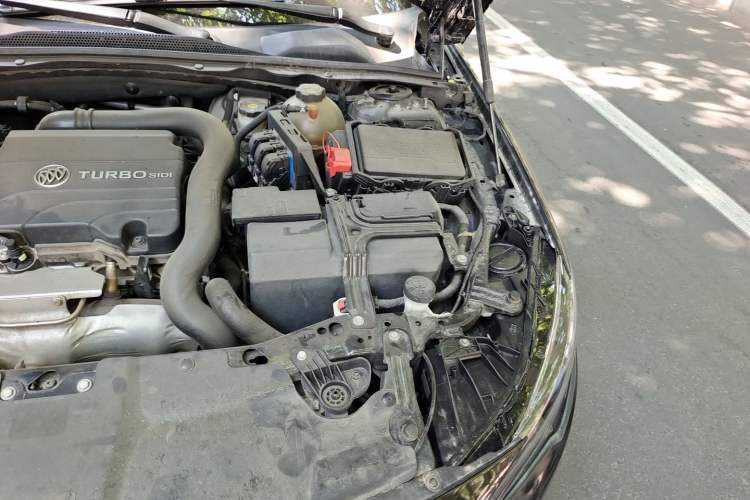 Used Buick Regal 2017 20T Elite Edition Engine Bay Left