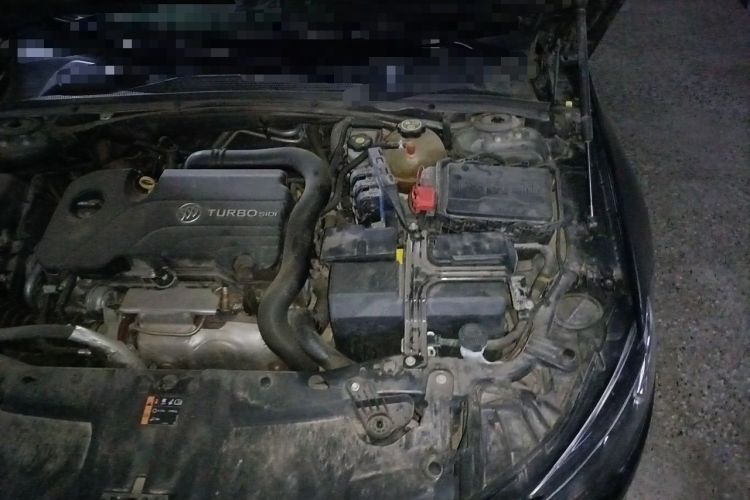 Used Buick Regal 2017 20T Elite Edition Engine Bay Left