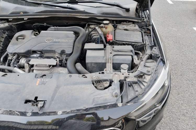 Used Buick Regal 2017 20T Elite Edition Engine Bay Left