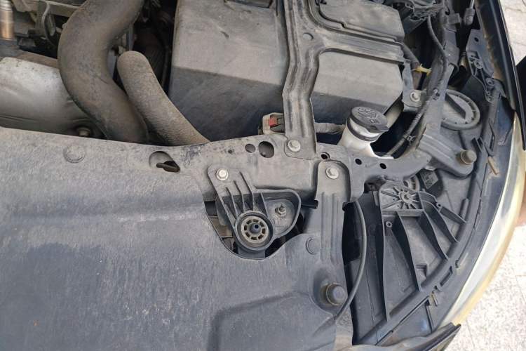 Used Buick Regal 2017 20T Elite Edition Engine Bay Left
