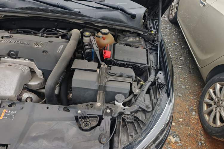 Used Buick Regal 2017 28T Luxury Edition Engine Bay Left
