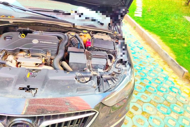 Used Buick Regal 2017 20T Elite Edition Engine Bay Left