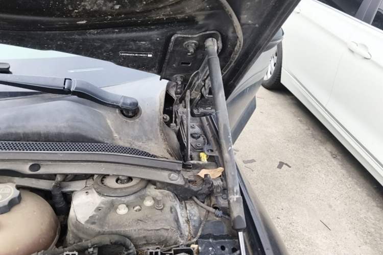 Used Buick Regal 2017 20T Luxury Model Engine Bay Left