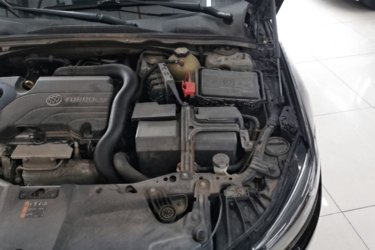 Used Buick Regal 2017 20T Elite Edition Engine Bay Left
