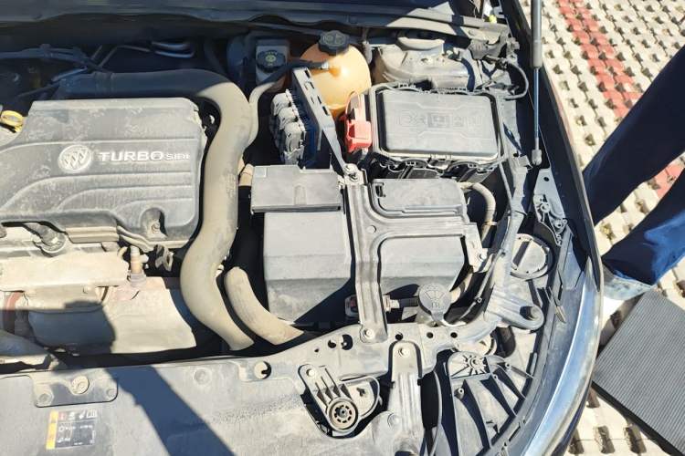 Used Buick Regal 2017 20T Elite Edition Engine Bay Left