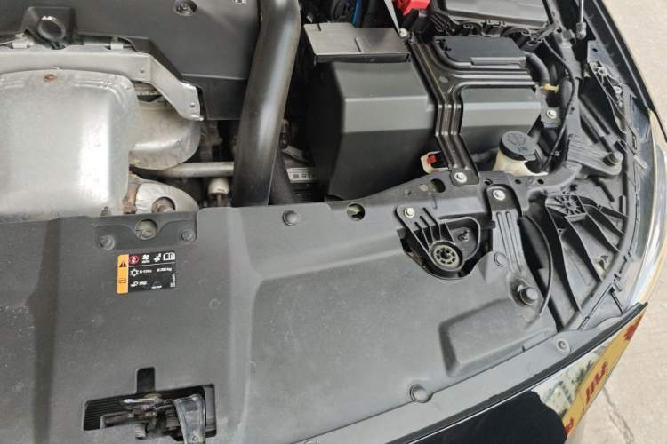 Used Buick Regal 2017 28T Prestige Model Engine Bay Left