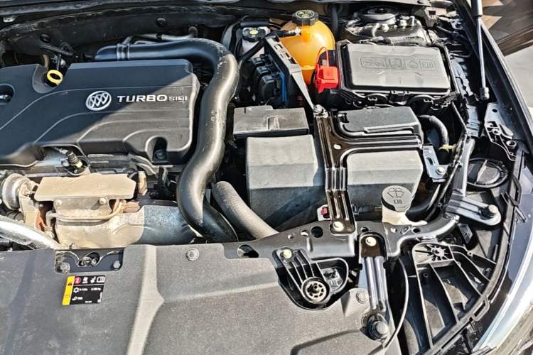 Used Buick Regal 2017 20T Elite Edition Engine Bay Left