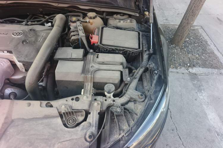 Used Buick Regal 2017 28T Luxury Edition Engine Bay Left
