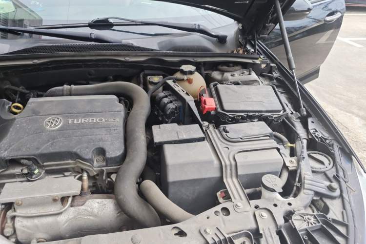 Used Buick Regal 2017 20T Elite Edition Engine Bay Left