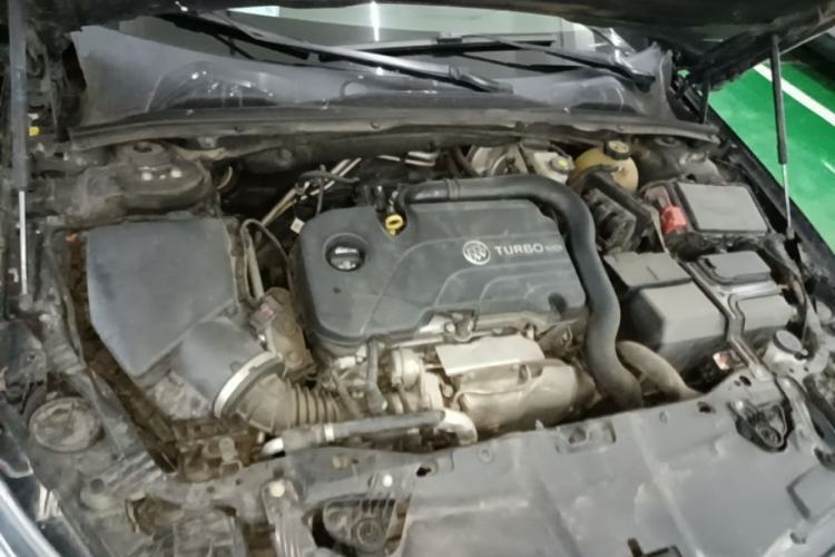 Used Buick Regal 2017 20T Elite Edition Engine Bay
