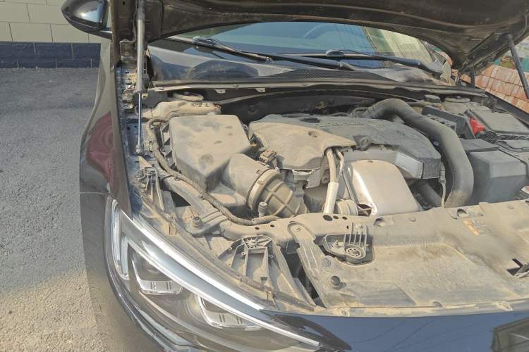 Used Buick Regal 2017 28T Luxury Edition Engine Bay Right