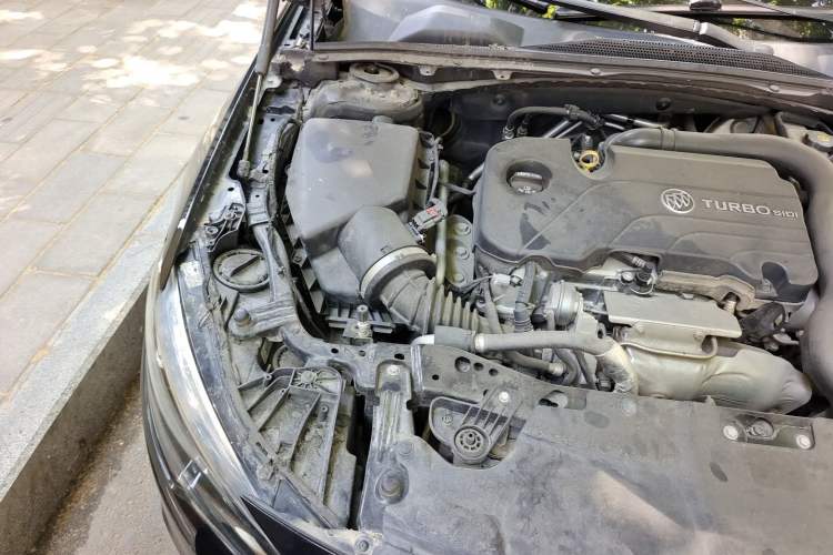 Used Buick Regal 2017 20T Elite Edition Engine Bay Right