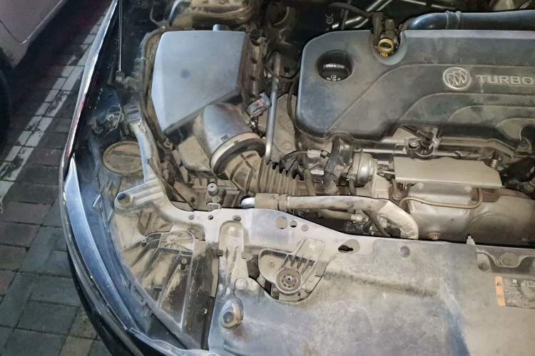 Used Buick Regal 2017 20T Elite Edition Engine Bay Right