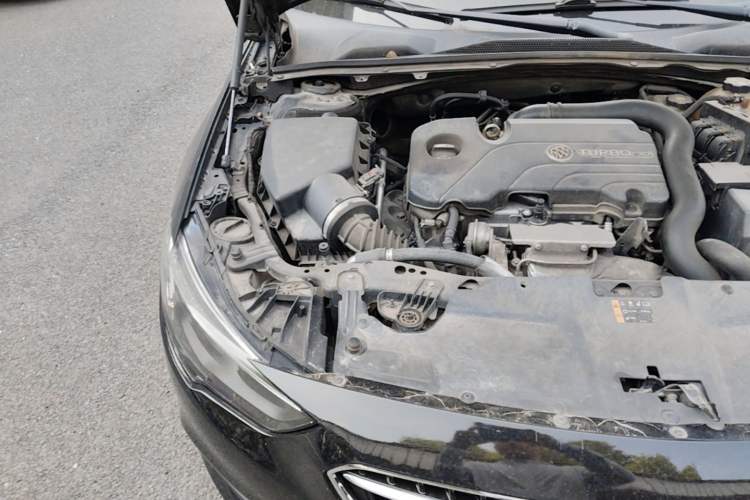Used Buick Regal 2017 20T Elite Edition Engine Bay Right