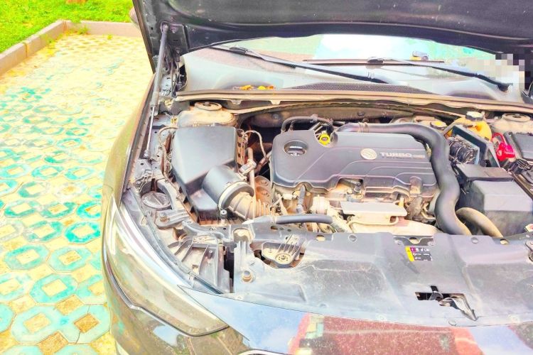 Used Buick Regal 2017 20T Elite Edition Engine Bay Right