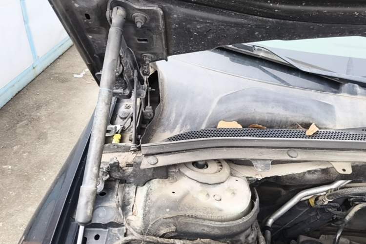 Used Buick Regal 2017 20T Luxury Model Engine Bay Right