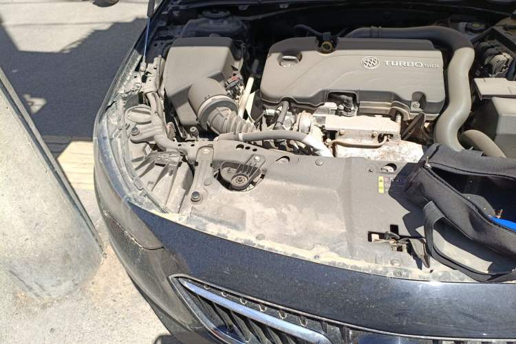 Used Buick Regal 2017 20T Elite Edition Engine Bay Right