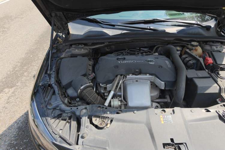 Used Buick Regal 2017 28T Luxury Edition Engine Bay Right