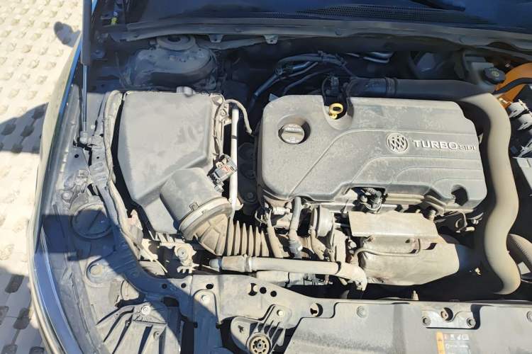 Used Buick Regal 2017 20T Elite Edition Engine Bay Right