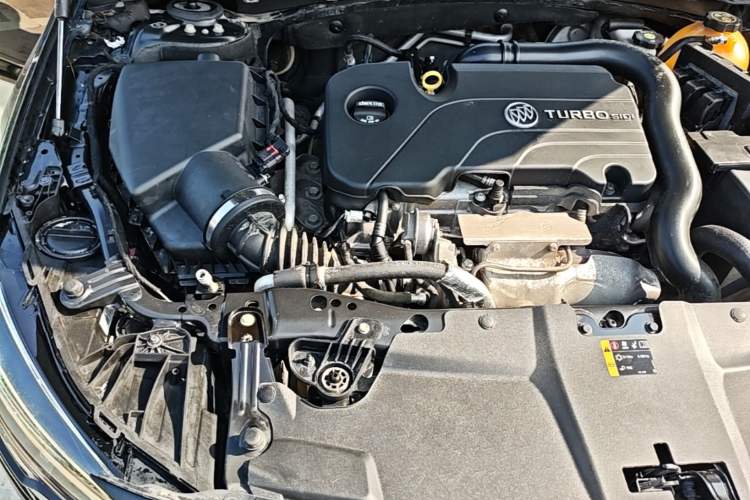 Used Buick Regal 2017 20T Elite Edition Engine Bay Right