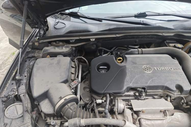 Used Buick Regal 2017 20T Elite Edition Engine Bay Right