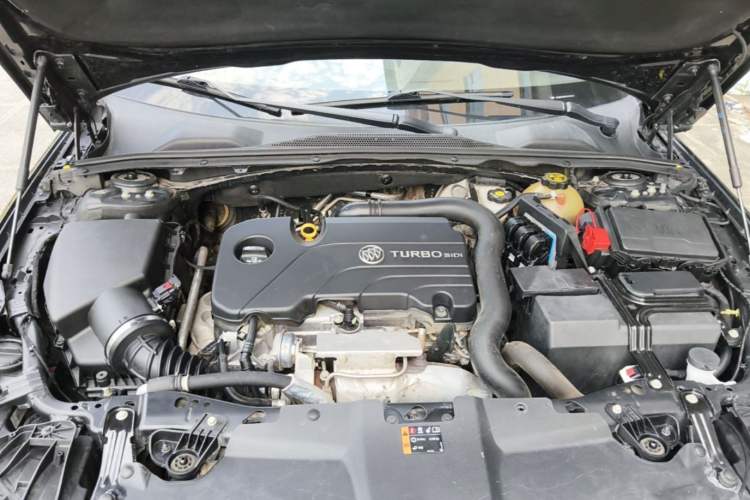 Used Buick Regal 2017 20T Elite Edition Engine Bay