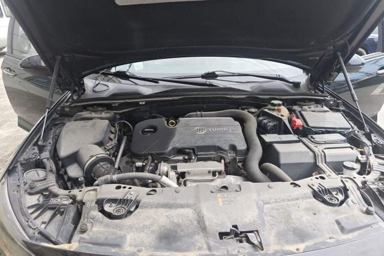 Used Buick Regal 2017 20T Elite Edition Engine Bay