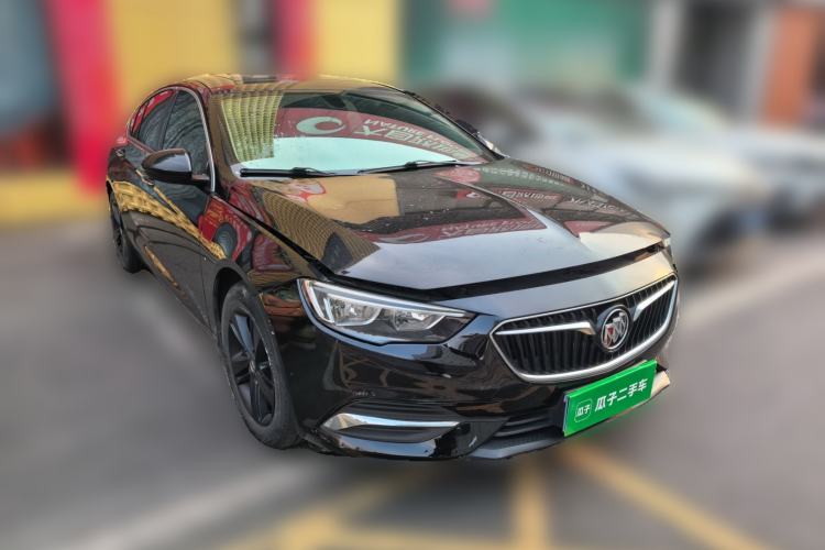 Used Buick Regal 2017 20T Elite Edition Front Right 45 Deg