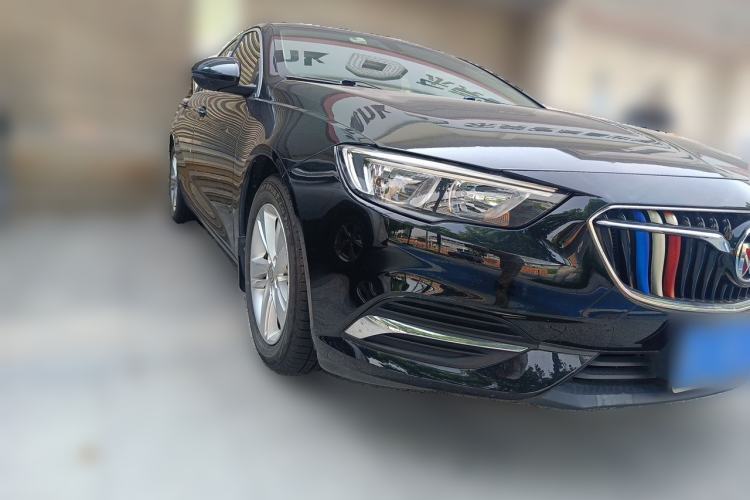 Used Buick Regal 2017 20T Elite Edition Front Right 45 Deg