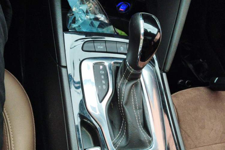 Used Buick Regal 2017 20T Luxury Model Gear Lever