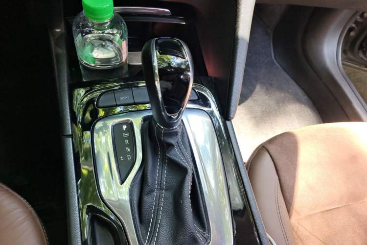 Used Buick Regal 2017 20T Elite Edition Gear Lever