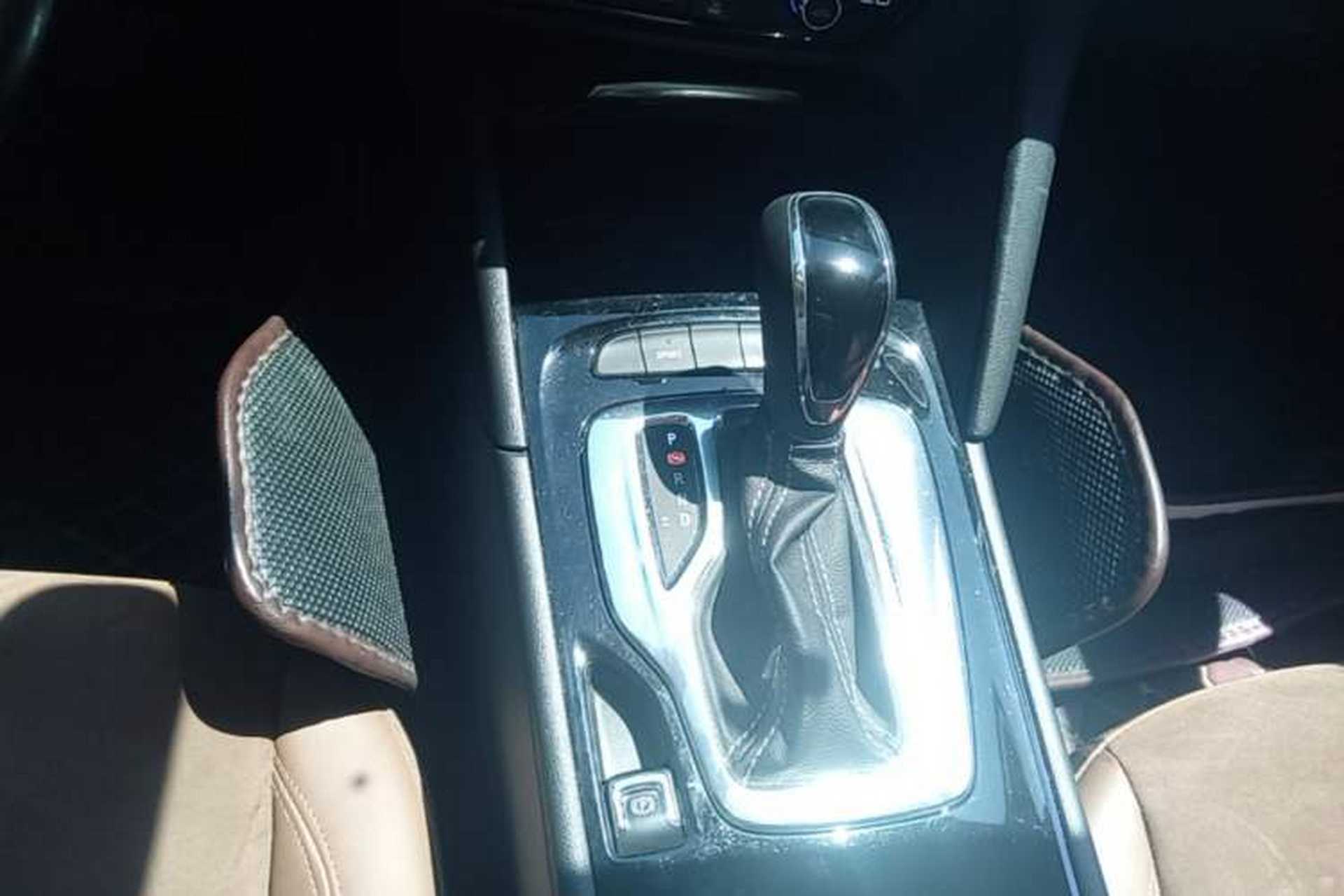 Used Buick Regal 2017 20T Luxury Model Gear Lever