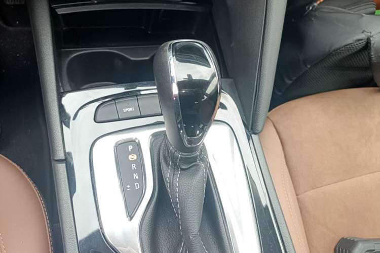 Used Buick Regal 2017 20T Luxury Model Gear Lever