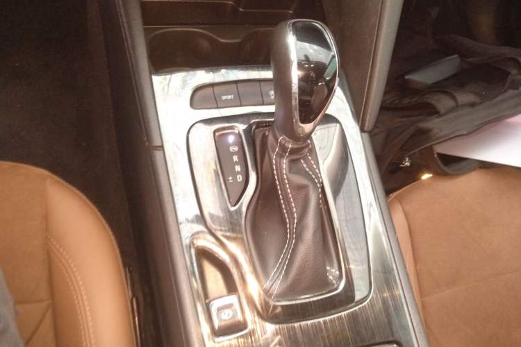 Used Buick Regal 2017 20T Elite Edition Gear Lever